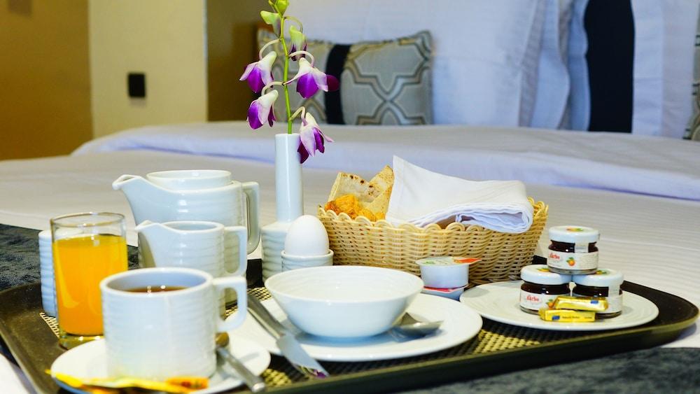 Al Muhaidb Al Takhasosi Suites Эр-Рияд Экстерьер фото